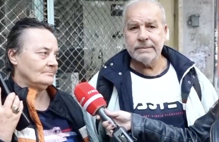 Κυψέλη: Τρία χρόνια μετά βρήκαν σπίτι οι άστεγοι που έμεναν στο αυτοκίνητό τους